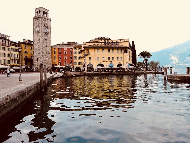 E5213CEE-8708-488A-9DB3-3251A4461C57