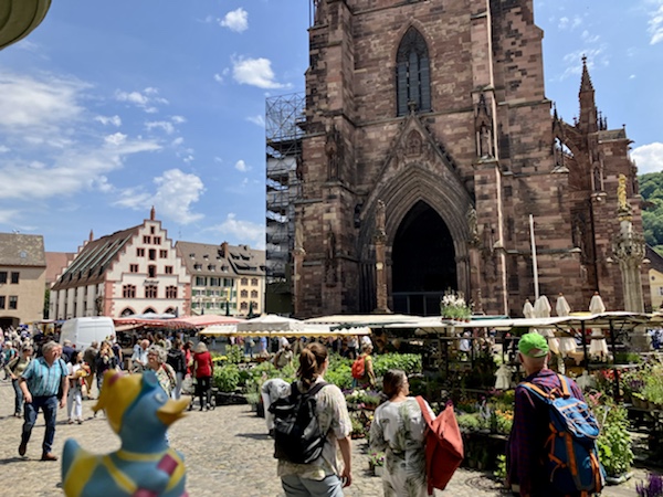 Betender Teufel, keine Enten im Bächle, aber Maultaschen zum&nbsp;Trost
