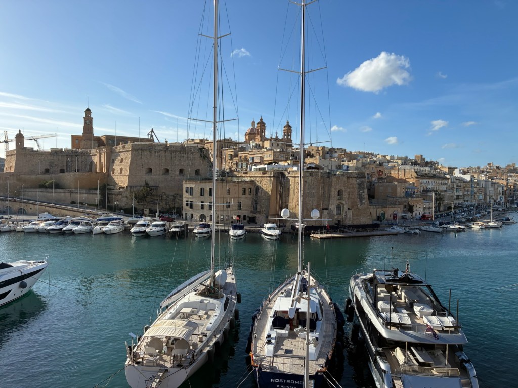 Valletta: Erste Eindrücke, volle Busse und ein stiller&nbsp;Moment